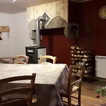 Nyaraló Entre-parentheses *